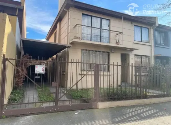 Casa En Venta De 5 Dorm. En Concepción