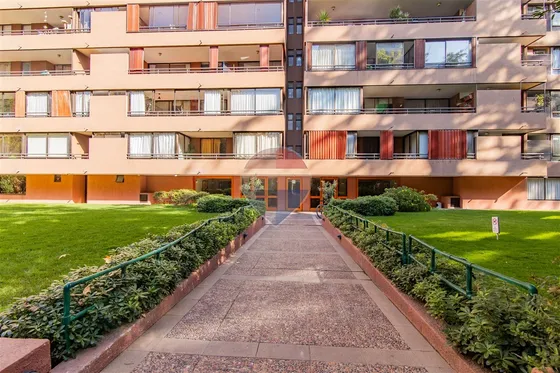 Departamento En Venta De 2 Dorm. En Las Condes