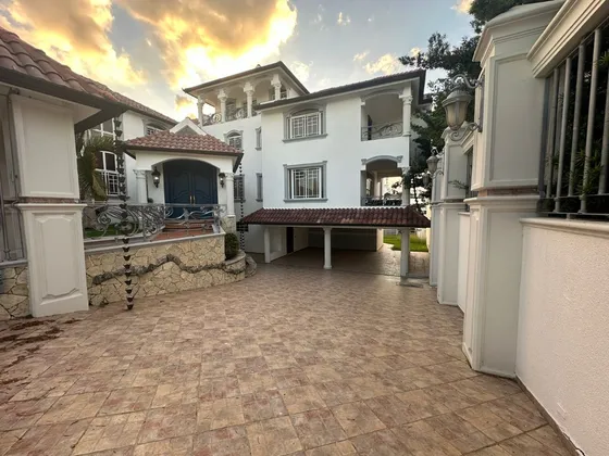 Casa Amueblada En Venta En Cerro Alto 