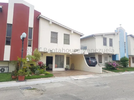 Maritza Lucena Vende Casa Al Estilo Mexicano Moderno, En Cabudare, Con Pisos De Mármol Y Coralina, Espaciosa Cocina Con Desayunador, Jacuzzi, Área De Servicio, Vigilancia 24/7.