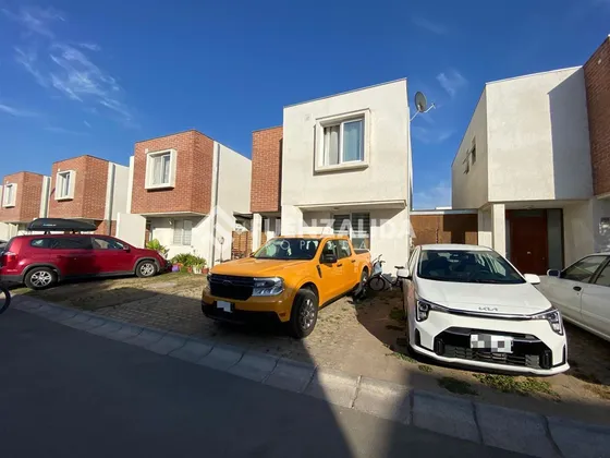 Casa En Venta De 3d 3b Terraza En Isla De Maipo