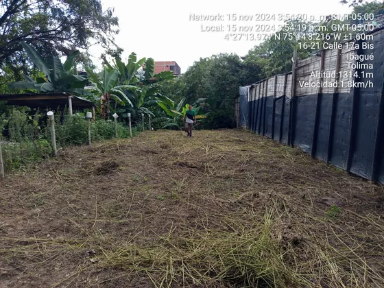 Amplio Lote En Tranquila Zona Residencial, Y A Pocos Minutos Del Centro De La Ciudad