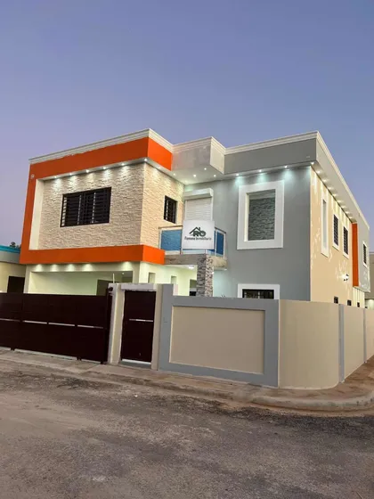 Exclusiva Casa Ubicada En El Residencial Romana Del Oeste.