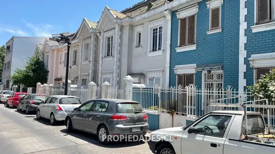 Casa En Venta De 11 Dorm. En Providencia