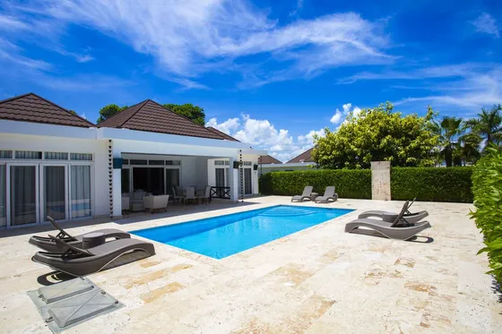 Luxury 3-bedroom, 3.5-bathroom Villa With Private Pool And Tropical Garden