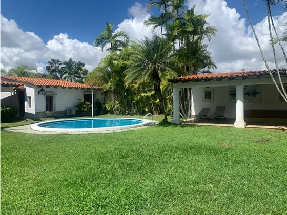 Se Vende Casa 800m2 6h+2s/9b/10p Cerro Verde 5007