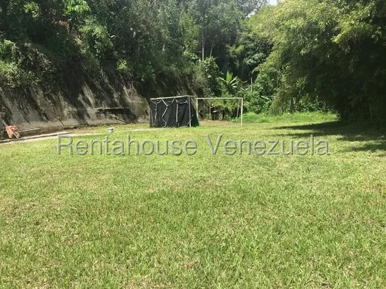Parcela Completamente Plana En Venta. Urb. El Alto Hatillo.