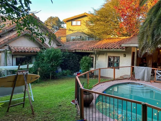 Casa Amoblada En Arriendo De 5 Dorm. En Concón