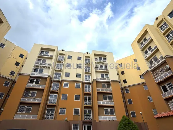 Jip 27-4688. Rentahouse Vende Moderno Y Elegante Apartamento De 73 Mts2, 3 Hab, 2 Baños, Moderna Cocina, Conectada A Pozo, Parque Infantil Y Vigilancia Privada. Urb. Los Roques Interc. Turmero-maracay