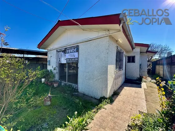 Casa En Venta De 2 Dorm. En Villa Alemana