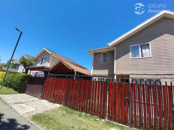 Casa En Venta De 4 Dorm. En Maipú