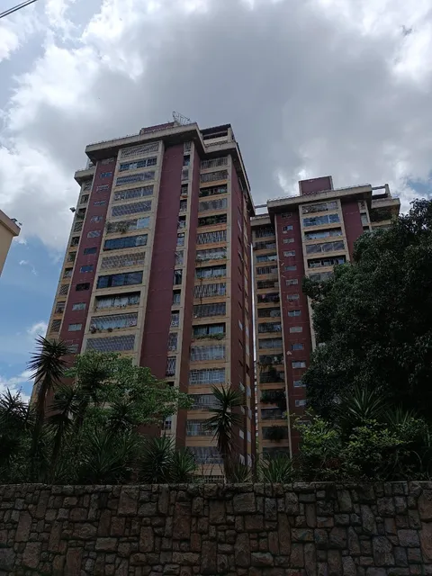 Excelente Apto Ubicado En El Paraíso.