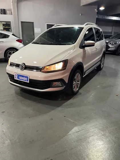 Volkswagen Suran Cross 1.6 Highline