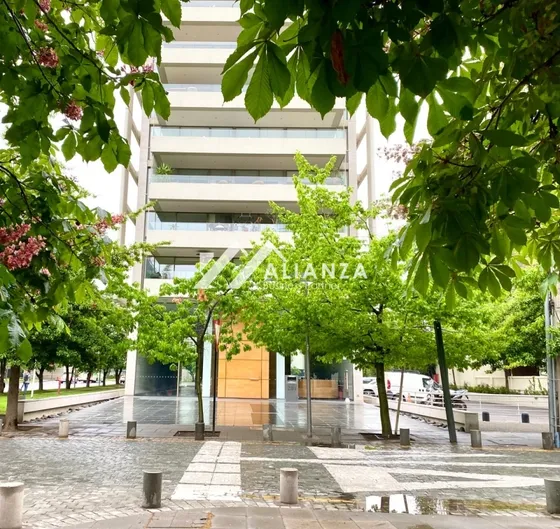 Espectacular Edificio En El Golf