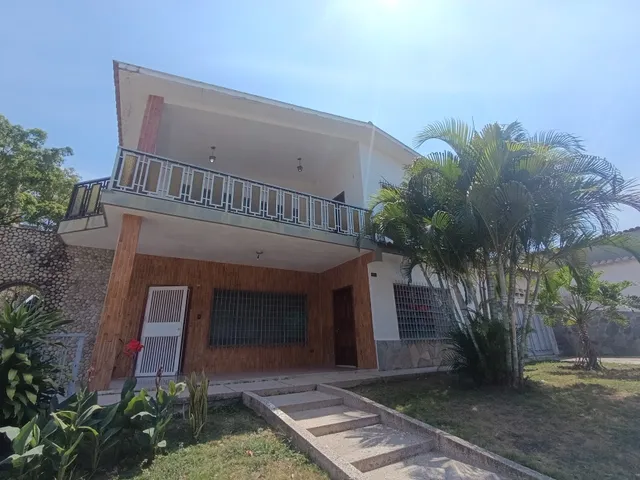 Anexo 240 Metros Lomas Del Este En La Parte De Arriba De La Casa Sin Amoblar Kcl