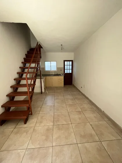 Duplex De 3 Ambientes Con Patio En Lomas Del Mirador