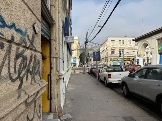 Local De 70m2 En 20 Uf Pleno Centro De Valparaíso