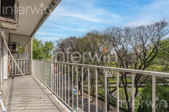 Departamento De 3 Ambientes   Dependencias De Servicio - Flores - Venta