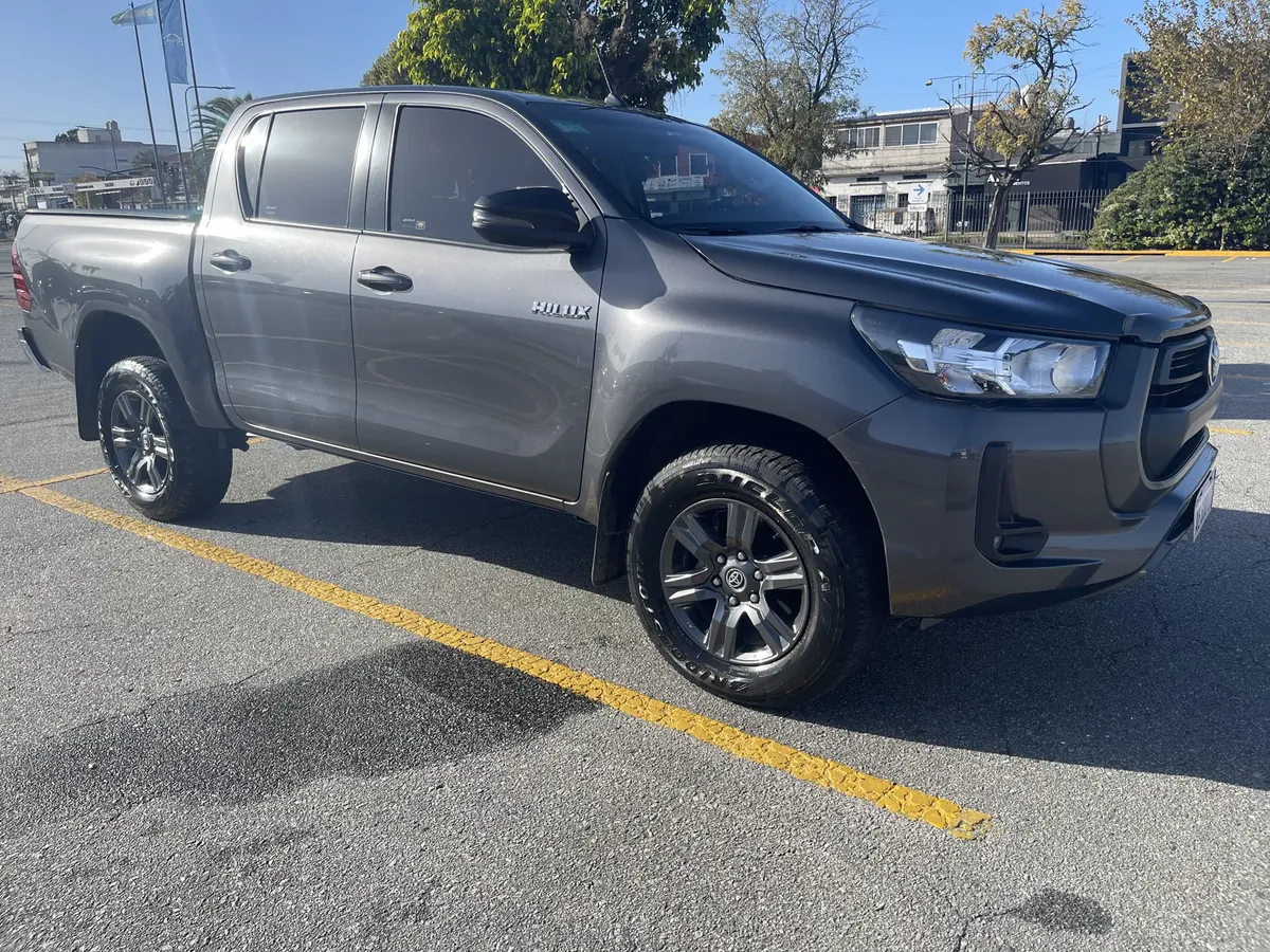 Toyota Hilux SR