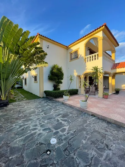Casa Super Grande En Santo Domingo Este 