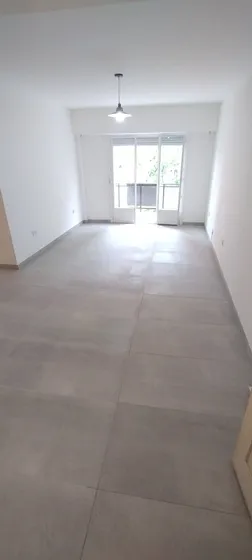 Venta - Belgrano Chico Departamento De 4 Ambientes Al Frente Con Balcón Baño Y Toilette - Refaccionado A Nuevo - A Metros De Av. Del Libertador Y Cercano A Los Bosques De Palermo
