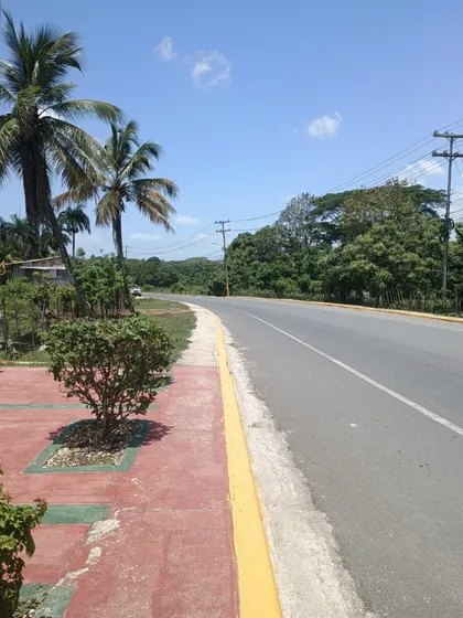 Vendo Terreno De 203 Mts2 De Esquina En El Residencial Don Alberto Ubicado Próximo A La Charles De Gaulle