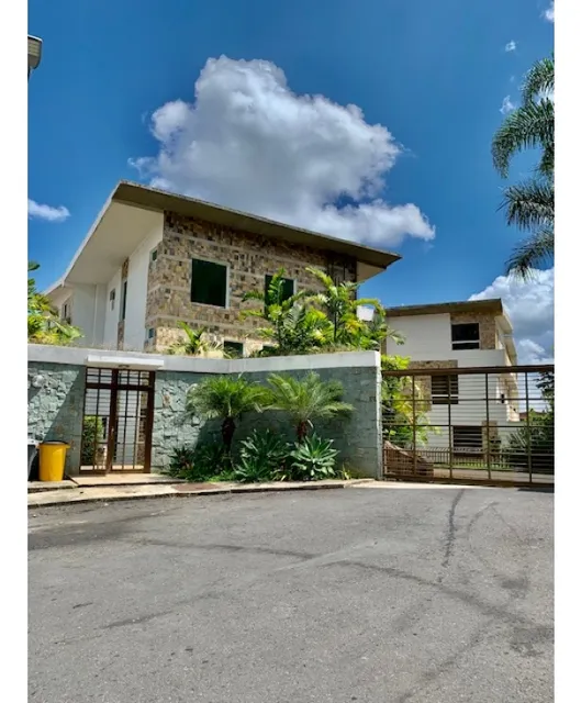 Venta  De Apartamento El Portal Del Hatillo 3h+3b+4p (yg)