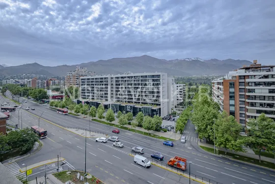 Moderno 2d Vista Despejada Nororiente En Av Las Condes