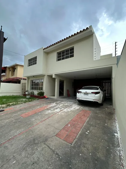 Casa En Alquiler En La Castellana, Santo Domingo D.n.