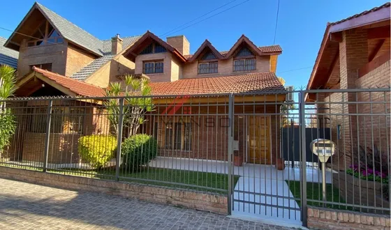 Excelente Chalet En Venta En San Antonio De Padua 