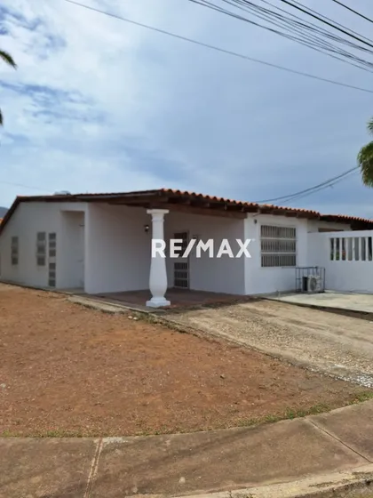 Venta De Casa En La Urb. Nueva Segovia, Garcia, Isla De Margarita Cod: 1428