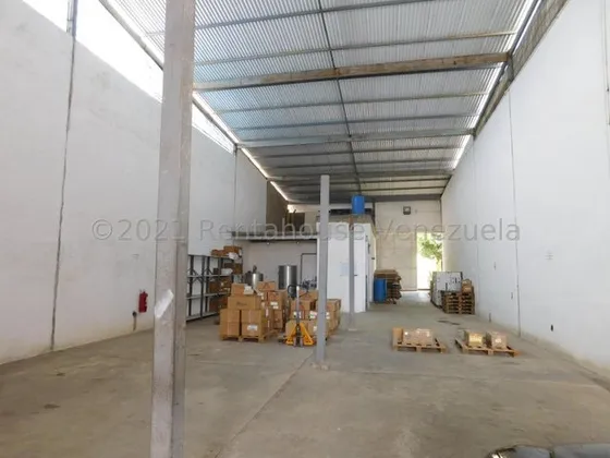 Raiza Suarez Vende Galpón En Aguaviva Cabudare  2 2  4 5 6 4, Amplio Con Zona De Descarga, Edificación Con Oficinas, Sala De Reuniones, Área De Descanso, Baños, Ubicado En Zona De Fácil Acceso A Trans