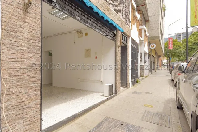 Chacao !! Maravilloso Local Comercial A Pie De Calle, 3 Niveles, 255 M2 (pb 105 M2, Pisos 1  Y 2 75 M2 C/u), Zona De Alto Tránsito Vehicular. Gas, Tanque 8.000 Lts. Excelente Ubicación !!