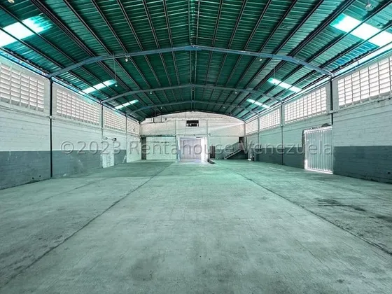 Maikelly Zabala Vende, Excelente Galpón Comercial Ubicado En La Zona Industrial Barquisimeto, Cuenta Oficina Administrativa, Zona De Descarga, 658 Mt2, Mz