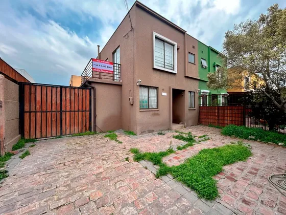 Casa En Venta En Parque Las Rosas Maipú