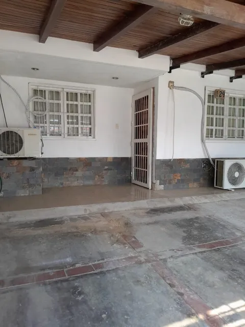 Venta- Urb.la Arboleda.porlamar. 140 M2.3h2b.tanque 20.000lt