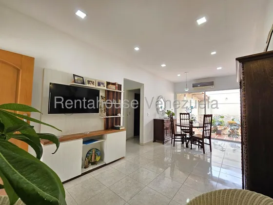 #*25-24340 Bella Casa En Venta En Uno De Los Urbanismos Privado Roca Del Valle Cabudare, Lara. Adelaida Armeya