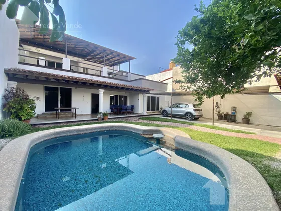 Casa En Junto Al Río Al Sur De Cuernavaca Y 2 Deptos
