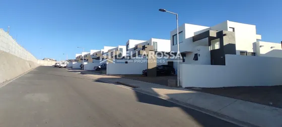 Casa En Condominio Privado, Ubicación Privilegiada