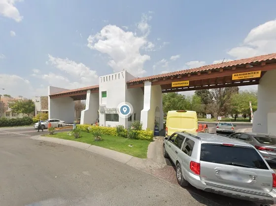 Casa Adjudicada Con Posesión Ubicada En Juan Rulfo, Santiago De Querétaro, Qro. Sk04