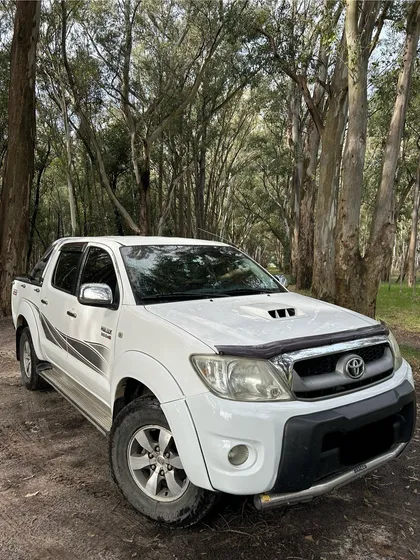 Toyota Hilux 3.0 Tdi Srv Cab Doble 4x2 Cuero