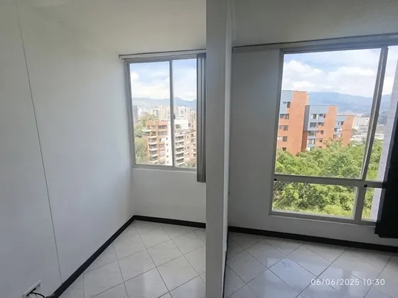 Vendo Apartamento En Loma San Julián En El Poblado De 65 M², Piso 6