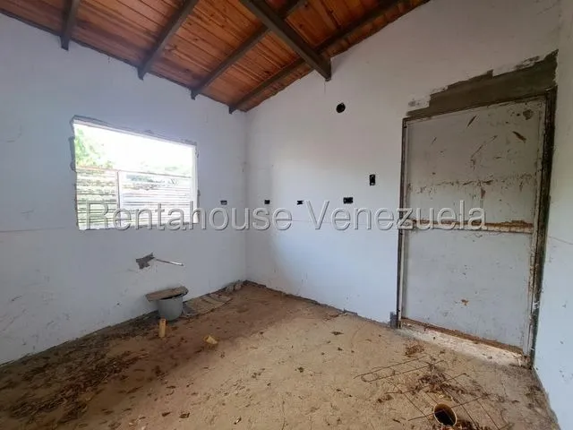 Hermosa Casa En Guanadito Sur En Calle Asfaltada.