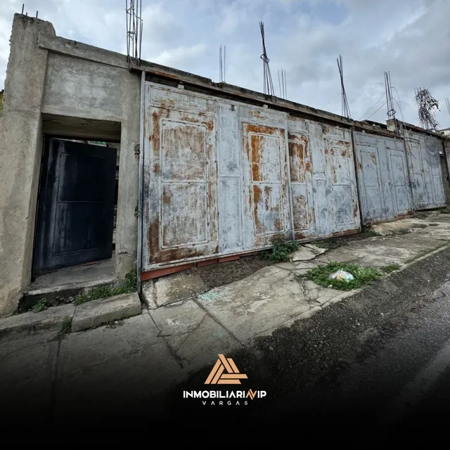 Ref 007 - 829  Grupo Inmobiliaria Vip Te Ofrece En Venta Casa Con Terreno, Una Excelente Opción Para Diversificar Tus Inversiones Ubicado En Palmareste - Caraballeda, Estado La Guaira.