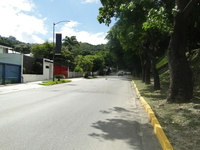Excelente Ubicación De Casa En Av Ppal De Prados Del Este