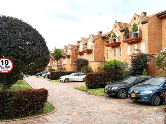 Se Vende O Permuta Casa En Chia $980 Millones Para Estrenar. Permuto Por Apartamento En Bogotá Menor Valor. Propongan.  