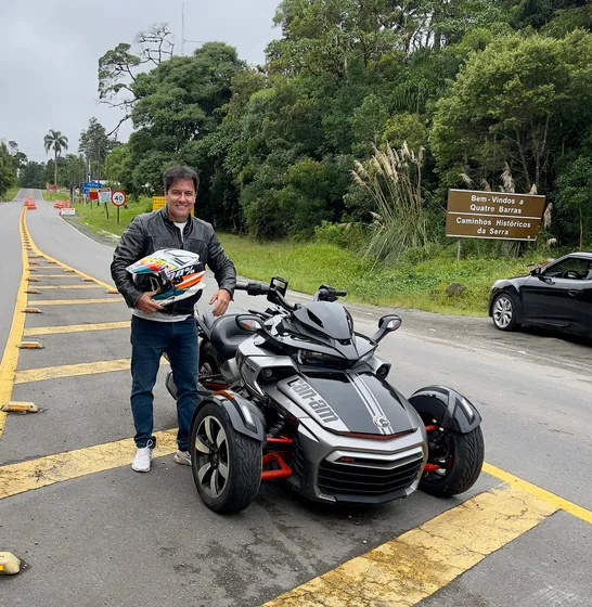 Canam Spyder F3, Quadro Vermelho