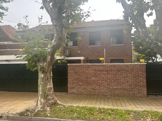Wineberg Al 3000 - Lindísimo Chalet De Ladrillo En Una De Las Mejores Cuadras De Olivos