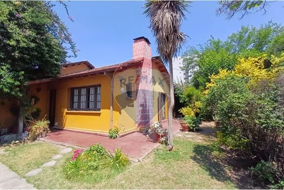 Excepcional Casa En Gran Terreno/ Premio Nobel