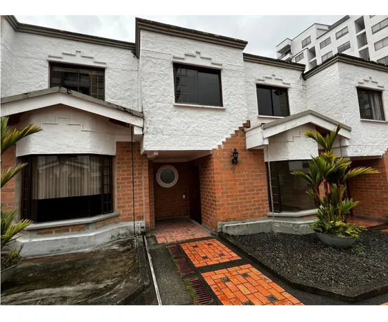 Se Vende Casa En Conjunto Sector Álamos, Pereira!!!